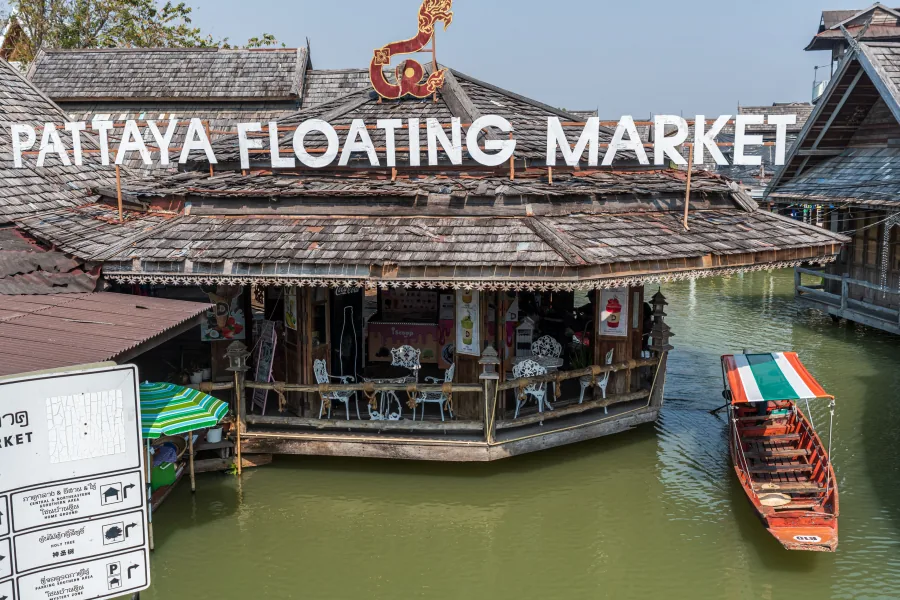 Pattaya Floating Market waterways