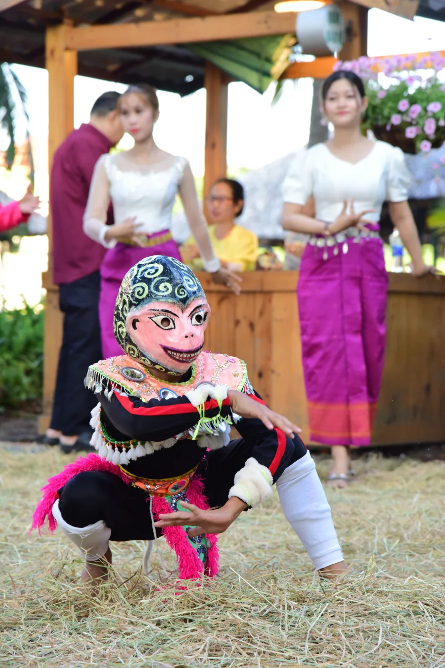 Thai cultural performers